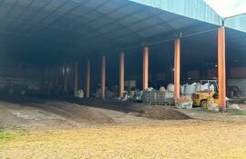La fábrica de elaboración de abono a base de gallinaza genera quejas de vecinos en Carapeguá.