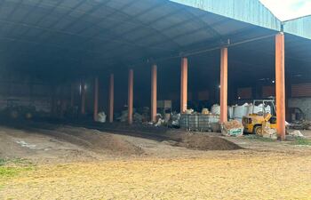 La fábrica de elaboración de abono a base de gallinaza genera quejas de vecinos en Carapeguá.
