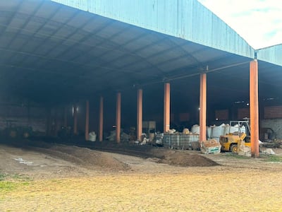 La fábrica de elaboración de abono a base de gallinaza genera quejas de vecinos en Carapeguá.