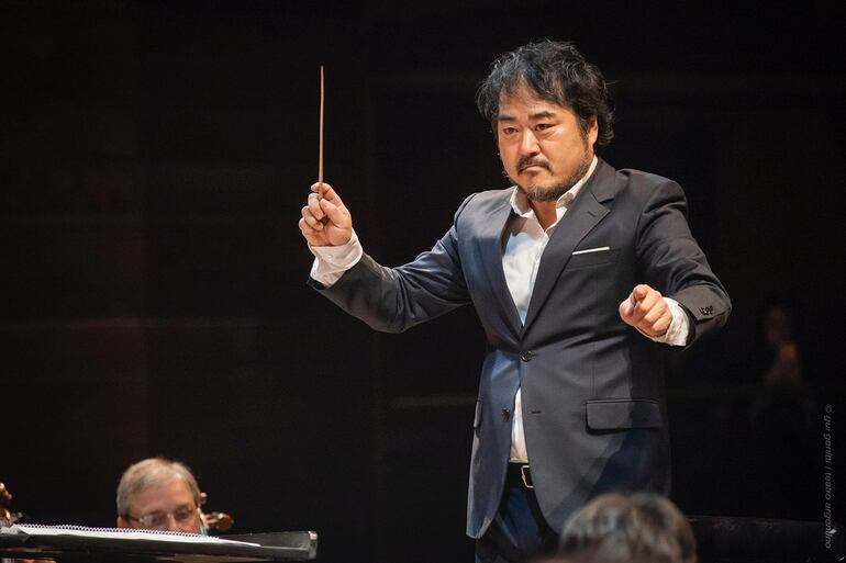 El maestro JongWhi Vakh estará este miércoles al frente de la OSN, en la apertura de la Temporada Internacional 2026.