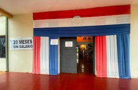La guía del museo "Casa de La Victoria" de Encarnación, Doris Cabrera, reclama el pago de su salario impago desde hace 20 meses, a pesar que es la única funcionaria del lugar cultural.