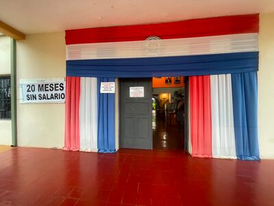 La guía del museo "Casa de La Victoria" de Encarnación, Doris Cabrera, reclama el pago de su salario impago desde hace 20 meses, a pesar que es la única funcionaria del lugar cultural.