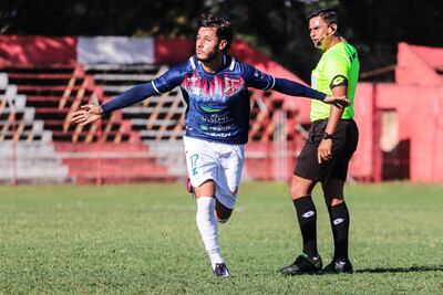 Festejo de Alfredo Machado, autor del único tanto del partido, que sirvió para que Pastoreo sume de a tres ante Atlético Colegiales. (Foto: APF)