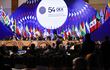 Representantes de los países miembros de la Organización de Estados Americanos (OEA) participan de la Primera Sesión Plenaria durante la 54ª Asamblea General de la OEA.