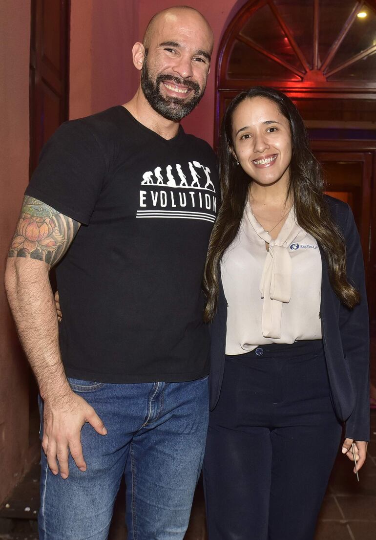 Joel Burgos y Antonella Castillo.