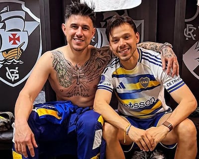 Adam Bareiro (izquierda) y Ángel Romero, futbolistas paraguayos de Boca Juniors.