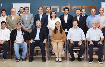 Integrantes de la Cámara de Distribuidores de Automotores y Maquinarias (Cadam) celebran los 60 años de fundación de su gremio impulsando el sector automotor en nuestro país.