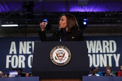 La candidata presidencial demócrata, la vicepresidenta Kamala Harris, hace campaña en Michigan, un estado clave en la batalla electoral por llegar a la Casa Blanca.