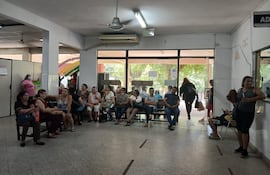 Pacientes de varias ciudades llegan al Hospital Regional de Caacupé.