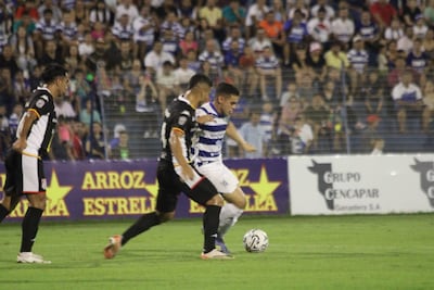 Elías Alfonso trata de generar una llegada para el 2 de Mayo