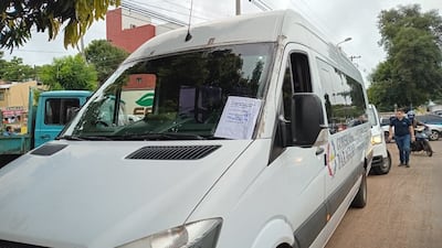 Lanzan buses gratuitos para paliar el paro de choferes