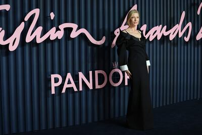 La actriz australiana Cate Blanchett posa durante los British Fashion Awards 2025 en el Royal Albert Hall de Londres, Gran Bretaña.