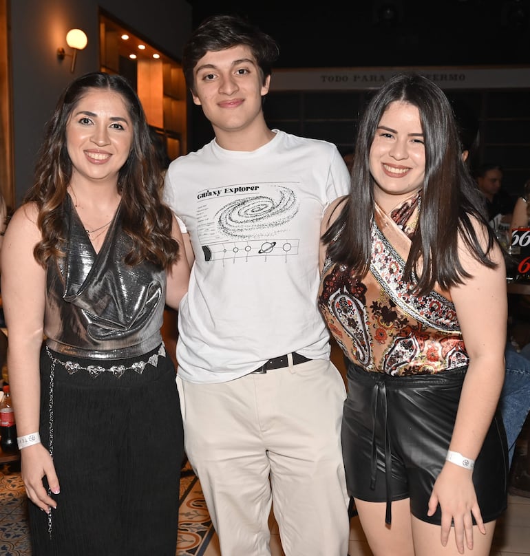 Floria Saenger, Danilo Riveros y Ana Núñez. 