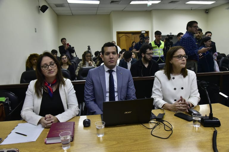 Los fiscales acusadores: Luz Guerrero, Christian Benítez y Patricia Sánchez.