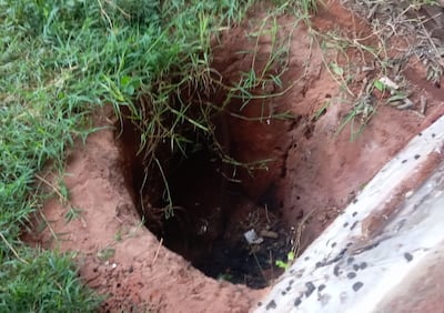 La letrina en la cual fue arrojada la recién nacida.