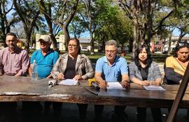La Comisión de la Defensa Costera de Pilar y los concejales municipales reclamaron al Ministerio de Obras Públicas y Comunicaciones (MOPC) la inmediata presentación del proyecto ejecutivo de la fase B de la defensa costera.