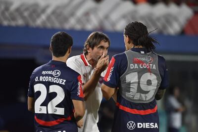 El argentino Diego Martínez, entrenador de Cerro Porteño, en el partido frente a Guaraní por la séptima fecha del torneo Apertura 2025 del fútbol paraguayo en el estadio La Nueva Olla, en Asunción, Paraguay.