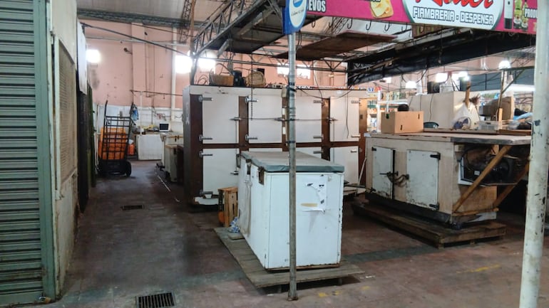 Muchos de los comerciantes se vieron obligados a abandonar sus puestos de trabajo.