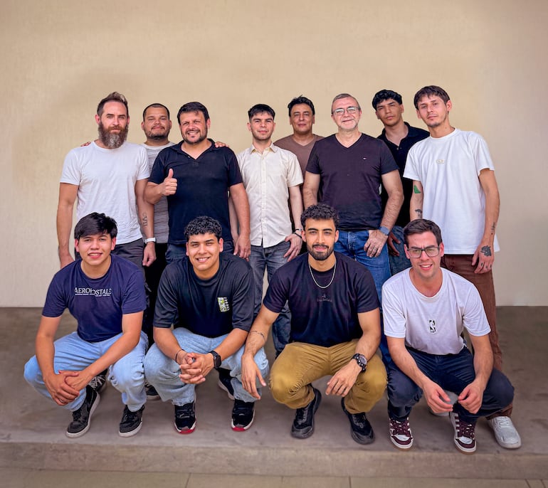 Parte del equipo de colaboradores de Audimedia, que celebra sus 13 años de trayectoria.