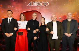 Justo Villar, Tana Schémbori, Juan Carlos Maneglia, Silvia Caballero, Armando Aquino y Alfredo Galeano en el avant premiere de la película El Renacer Albirrojo