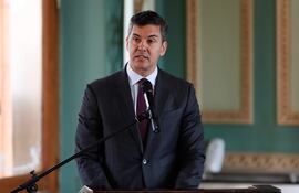 Santiago Peña, presidente de la República, salpicado por el caso "Los sobres del Poder".