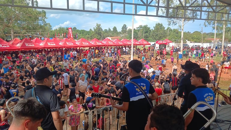 VDB Más de 1000 Personas bailan libremente en la tradicional Fiesta del Tuju.