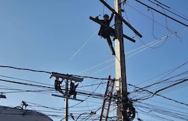 Los técnicos de la Ande trabajarán en varios puntos del país este domingo.