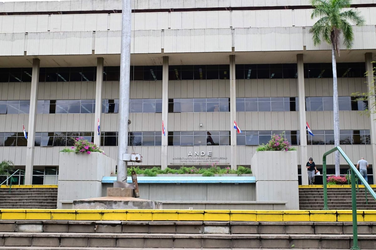 Deuda de luz en ex-Informconf: ANDE y una propietaria discrepan sobre quién debe pagar