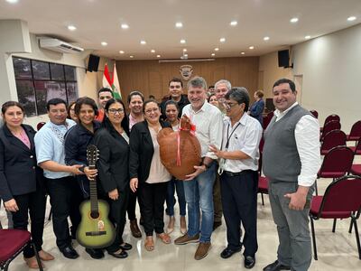 Denuncian que Gobernador de Cordillera saca a funcionarios en horario laboral para festejar su cumpleaños