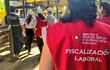 Fiscalizadores y técnicos de Seguridad y Salud Ocupacional del Ministerio de Trabajo en la fábrica de Novex SA, fabricante de los productos Ochsi, en San Lorenzo, donde el miércoles 7 de febrero se produjo una fuga de amoníaco.