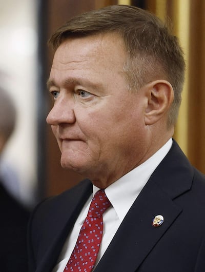 El ministro de Transporte ruso, Román Starovoit, se prepara para asistir a una reunión del Gobierno ruso en Moscú el 3 de julio de 2025. Román Starovoit, destituido el lunes por el presidente Vladimir Putin, se suicidó, según anunció el Comité de Investigación ruso en un comunicado.