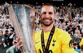 Alfie Whiteman (27 años), guardameta inglés que se retira de la actividad profesional para dedicarse a ser ser fotógrafo y cineasta.