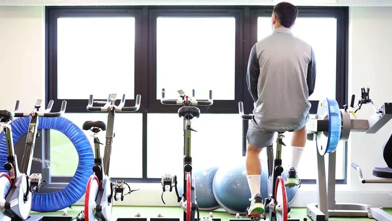 Enso González durante llegada, revisión médica y presentación como refuerzo de Wolverhampton.