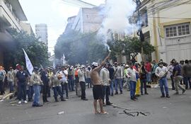 Manifestación en contra de la aprobación en la Cámara de Diputados de la ley que crea la Superintendencia de Pensiones y Jubilaciones.