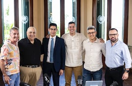 Este domingo se emitió el pódcast del presidente Santiago Peña, juntos a varios periodistas de diferentes medios de comunicación.