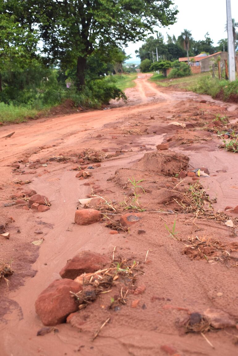 La calle Leónidas Páez de Virgilli es un tramo que ha recibido varias promesas de empedrado en doble avenida, en el barrio San Vicente.