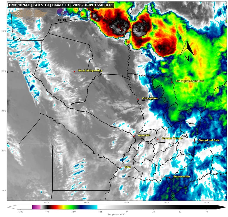 Representación satelital de un sistema de tormentas en Paraguay, con nubes y áreas de intensa actividad climática.