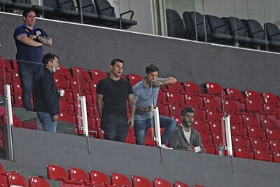 Guillermo Barros Schelotto, entrenador de la selección paraguaya, y el resto del cuerpo técnico, presentes en los partidos del domingo.