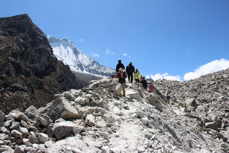 Trekking al Lago Paron en el Parque Nacional Huascarán, Cordillera Blanca en Ancash, Perú.