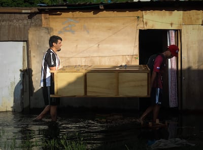 Miles de familias podrían verse afectadas por inundaciones causadas por una crecida del río Paraguay.