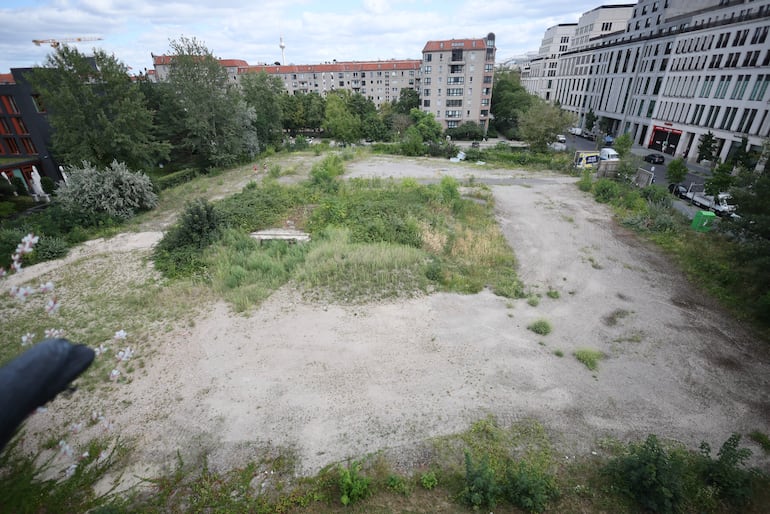 Vista de una propiedad en cuyos terrenos se encuentran los restos del llamado “Gran Búnker” de la antigua Nueva Cancillería del Reich, en Berlín, Alemania, el 11 de agosto de 2026.