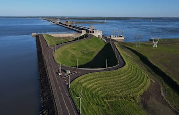Paso fronterizo Ayolas-Ituzaingó.