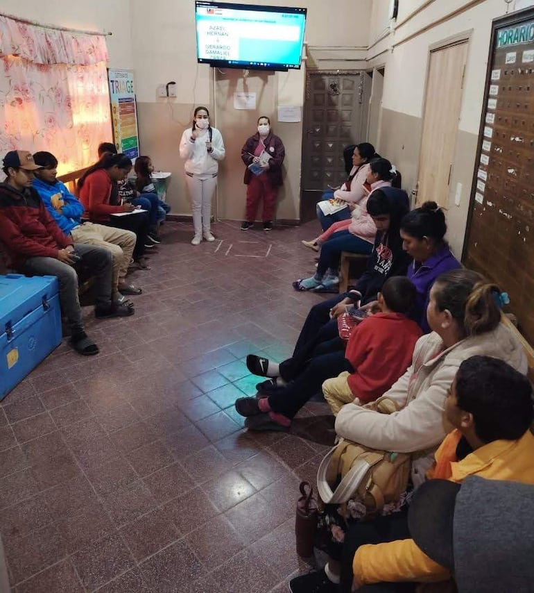Pacientes en sala de espera Hospital Regional de Fuerte Olimpo