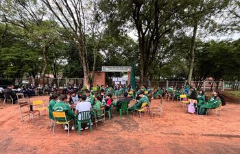 Los alumnos del Colegio Nacional Gral. Elizardo Aquino continúa con la medida de protesta en reclamo por la terminación de los trabajos de refacción de uno de los pabellones.