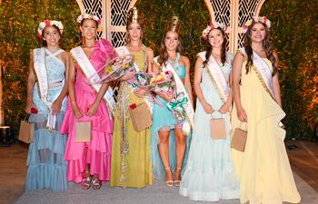 En la foto se observa a las protagonistas, la Reina del Club Náutico es Lupe Barriocanal; Reina del Lago, Tatiana Borgognon; Primera Princesa del Lago, Belén Mújica; Primera Princesa del Club, Fiorella Battilana; Segunda Princesa del Lago, Erika Heikel Careaga; Segunda Princesa del Club, Violeta Lage.