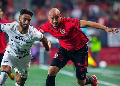 El “Cocoliso” Carlos Gabriel González (30) no solo marca goles, también colabora con la marca.