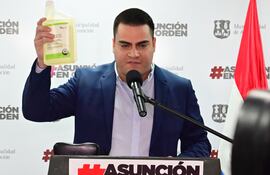 Momento en que Wilfrido Cáceres trataba de justificar la compra de los detergentes “de oro” de la comuna capitalina.