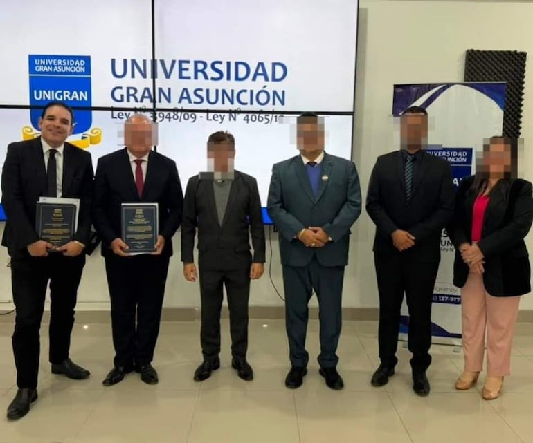 Enrique López Arce recibió su doctorado en Gestión Pública y Privada el 10 de agosto en la Universidad Gran Asunción (Unigran).