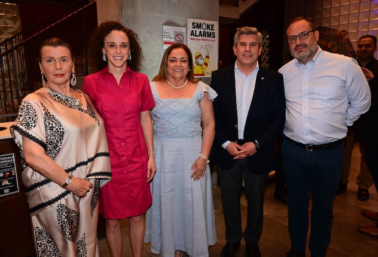 Maris Llorens, Leanne Cannon, Marta Mareco, Hernando Lezme y Fabricio D´Amico.