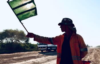 Una delegación del BID verificó avances de las obras de la ruta PY12.